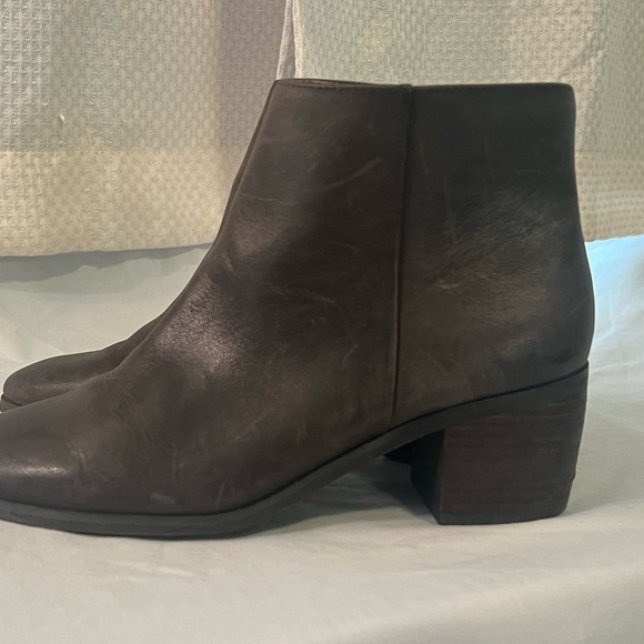 Lucky Brand Brown Leather Stack Heel Size 8 Malvelia Zip Booties Boots Ankle EUC - Picture 2 of 8